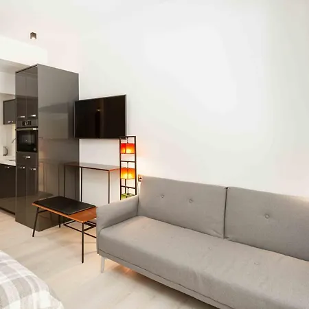 Apartment Square Elegant