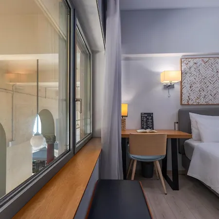 Square Elegant Apartment
