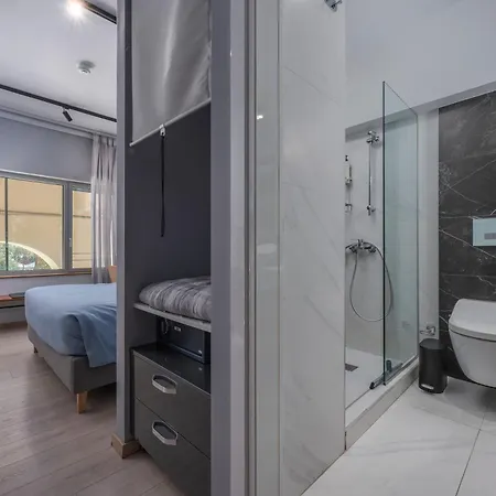 Square Elegant Apartment