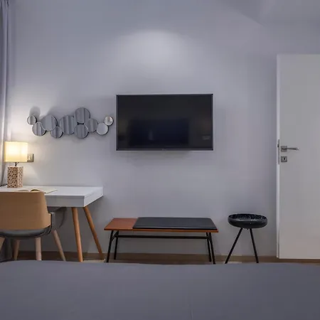 Apartment Square Elegant
